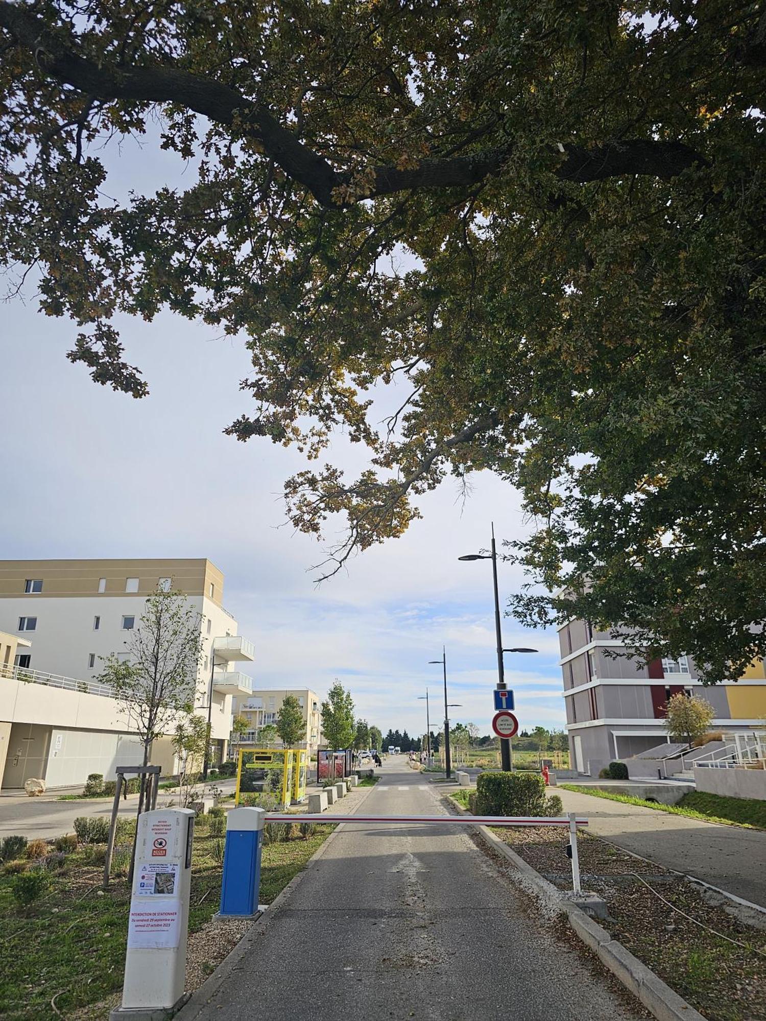 Lakeside Provence - Appartement Classe 4 Etoiles, Vue Sur Le Lac, Parking Sous-Sol, Double Clim مونتيو المظهر الخارجي الصورة