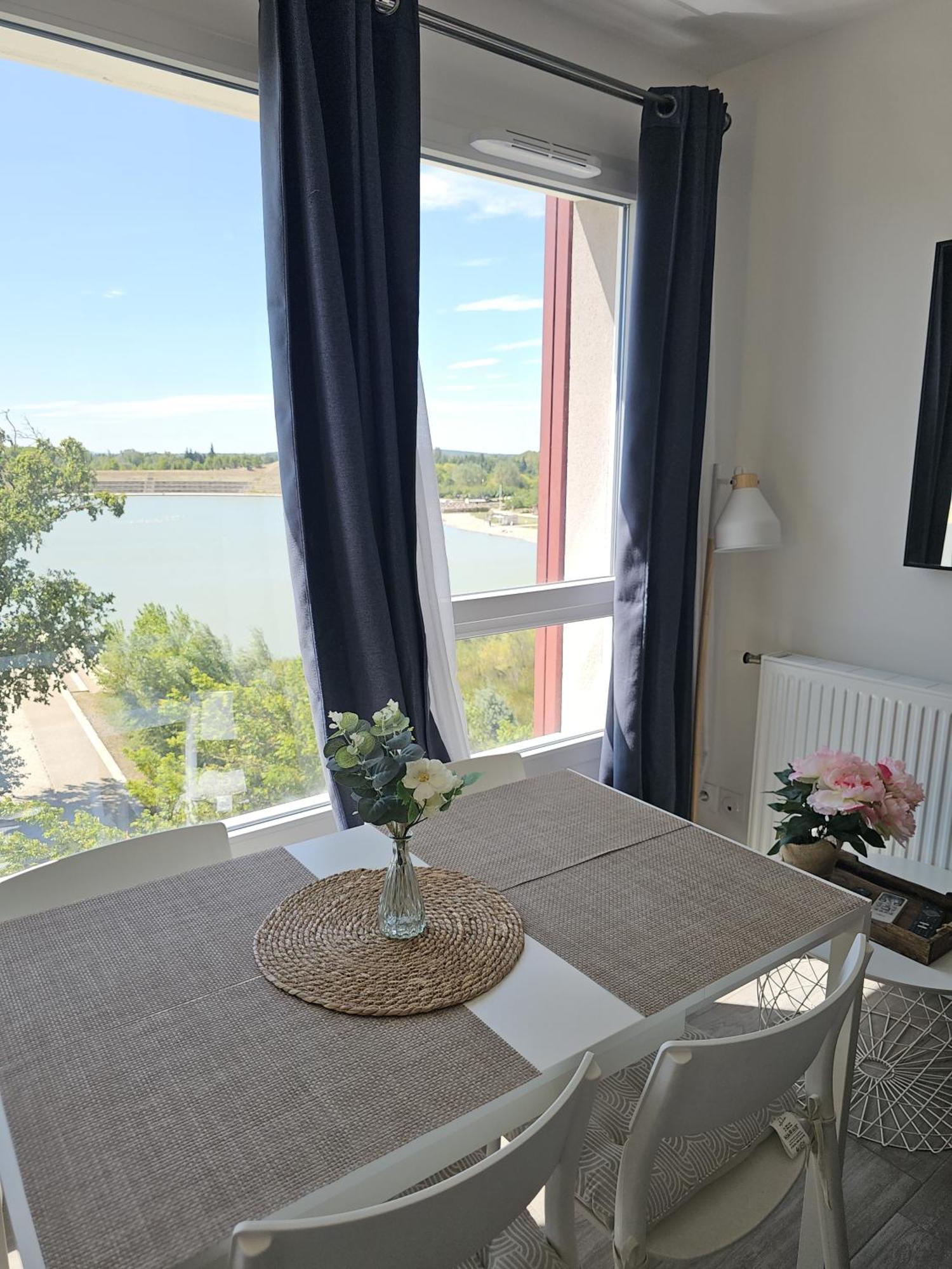 Lakeside Provence - Appartement Classe 4 Etoiles, Vue Sur Le Lac, Parking Sous-Sol, Double Clim مونتيو المظهر الخارجي الصورة
