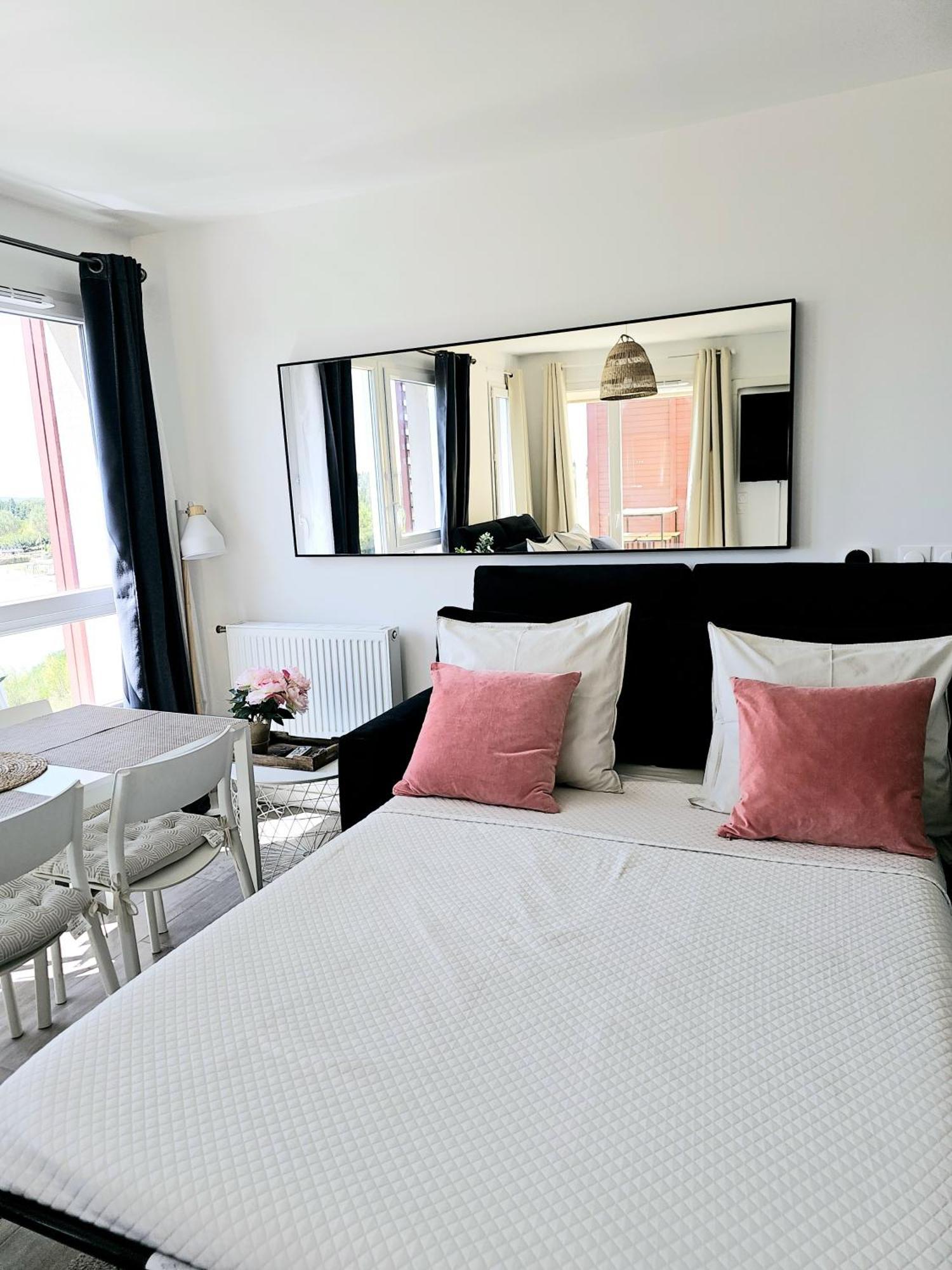 Lakeside Provence - Appartement Classe 4 Etoiles, Vue Sur Le Lac, Parking Sous-Sol, Double Clim مونتيو المظهر الخارجي الصورة
